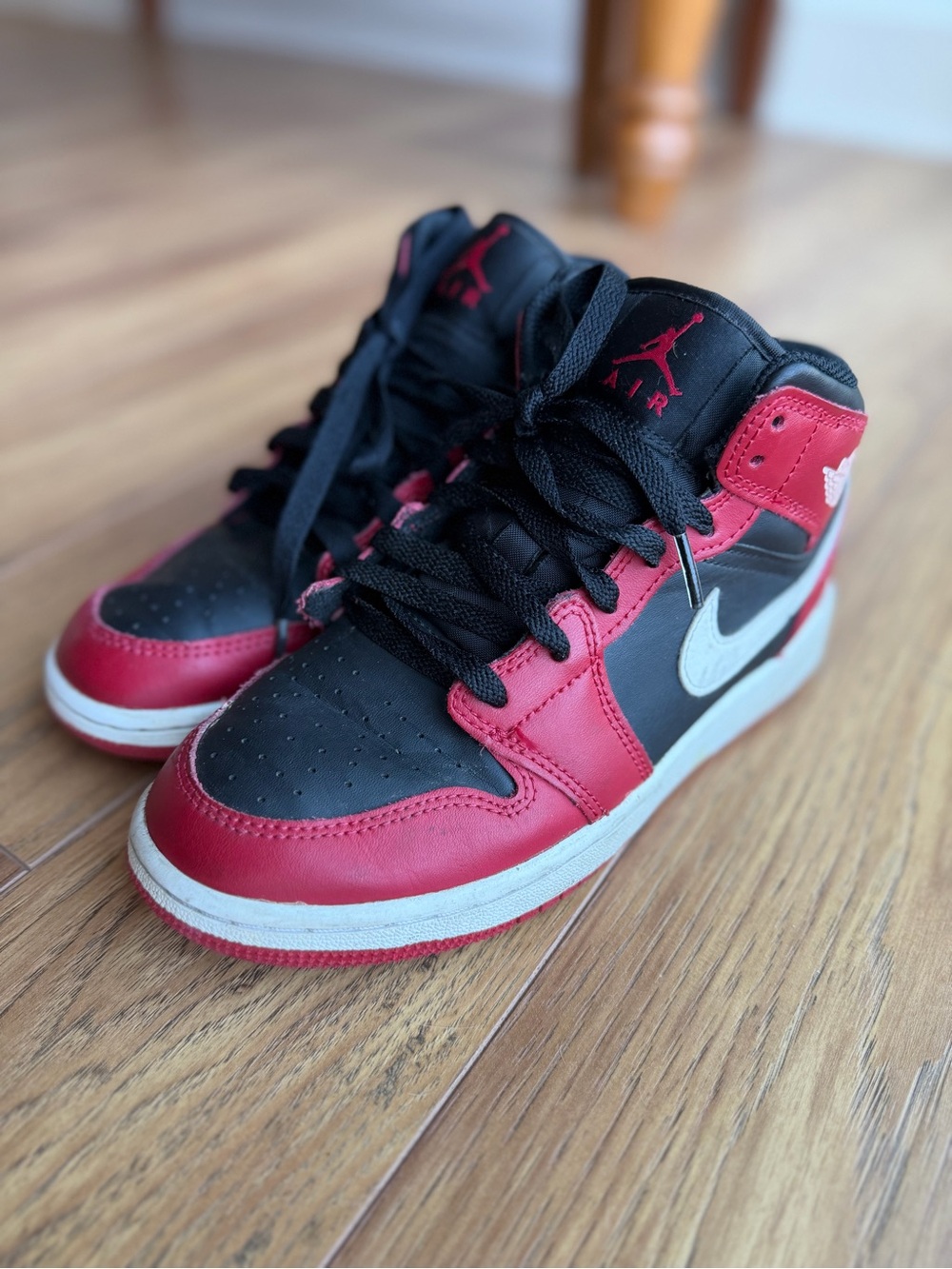 Nike Air Jordan 1 Mid – Black/Red 4Y